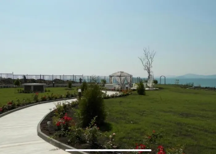 Diamond Sea View Апартамент